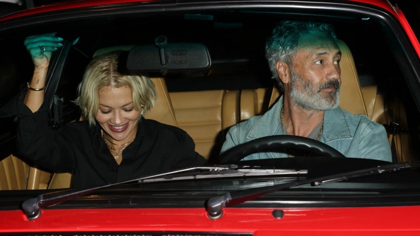 Mbrëmje romantike në Los Angeles/ Rita Ora dhe Taika Waititikapen mat nga paparacët