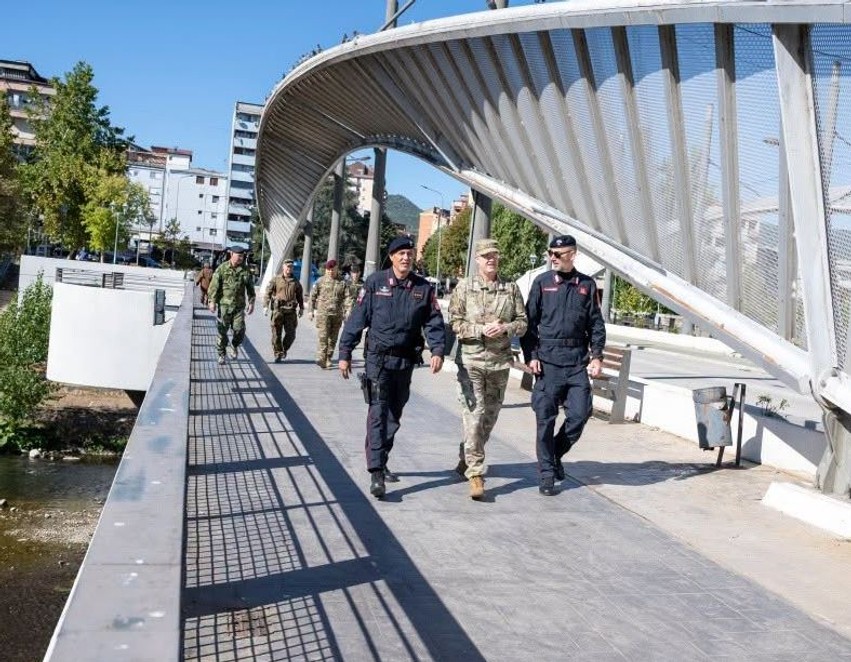 Gjeneral Chad Daniels viziton Mitrovicën e Veriut: Siguria e vërtetë ndërtohet përmes dialogut dhe besimit