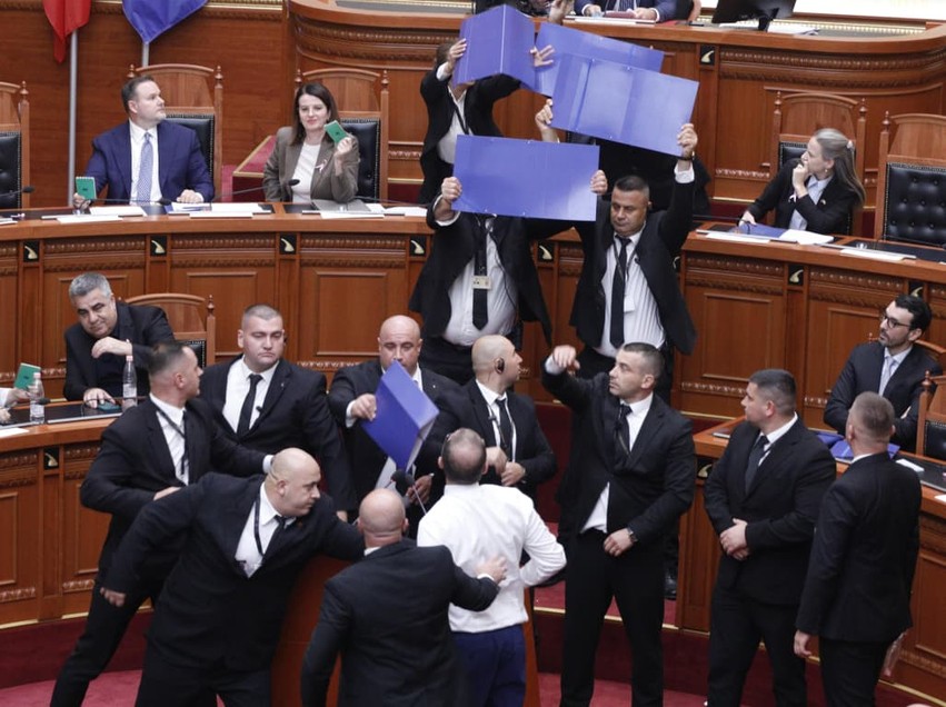 Veprimet e dhunshme në Parlament, Sekretariati i Etikës dënon me 60 ditë largim Gazment Bardhin dhe Klevis Balliun