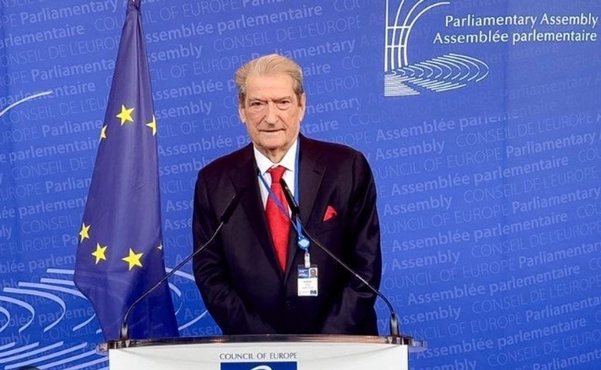 Në Strasburg, Berisha takohet me zyrtarët e lartë të Kosovës dhe lëshon akuza të ashpra ndaj kryeministrit Rama