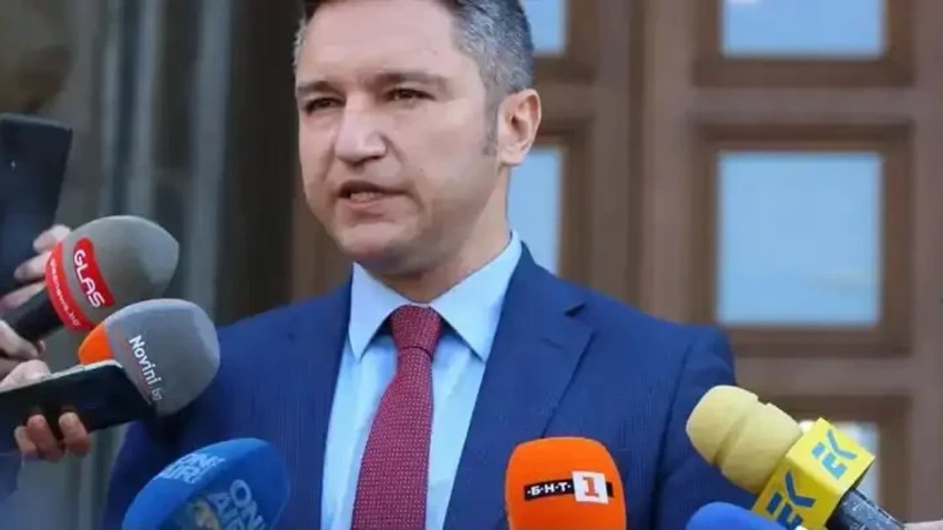 Vigenin lëshon akuza të rënda ndaj Mickoskit: Po dëmton të ardhmen evropiane të vendit me bllokimin e Kushtetutës