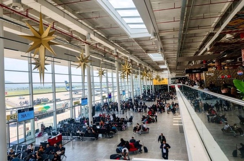 Bllokim i fluturimeve në Aeroportin e Tiranës: Defekti teknik në Itali prish planet e udhëtarëve