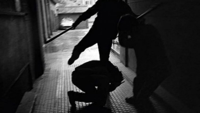 Sulm barbar në Vushtrri: Viktima dërgohet me lëndime të rënda në QKUK, policia gjen edhe gëzhoja në vendin e ngjarjes