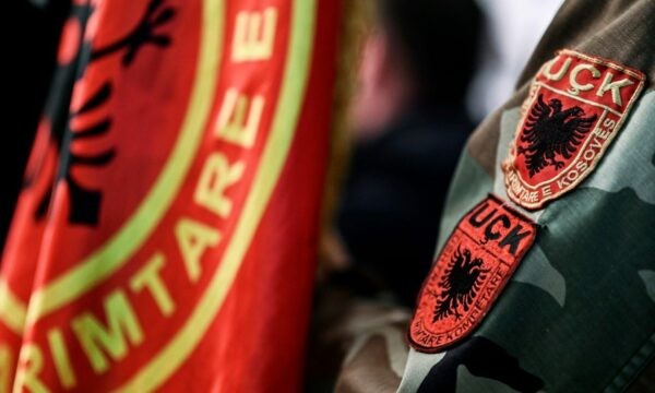 Iniciativa e Çlirim Hazirit: Ftesa për të stolisur çdo shtëpi në Kosovë me emblemën e UÇK-së