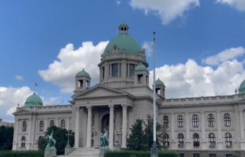 Kufijtë e sovranitetit: Ekspertët qartësojnë se Serbia s’ka vend për procese zgjedhore në Kosovë
