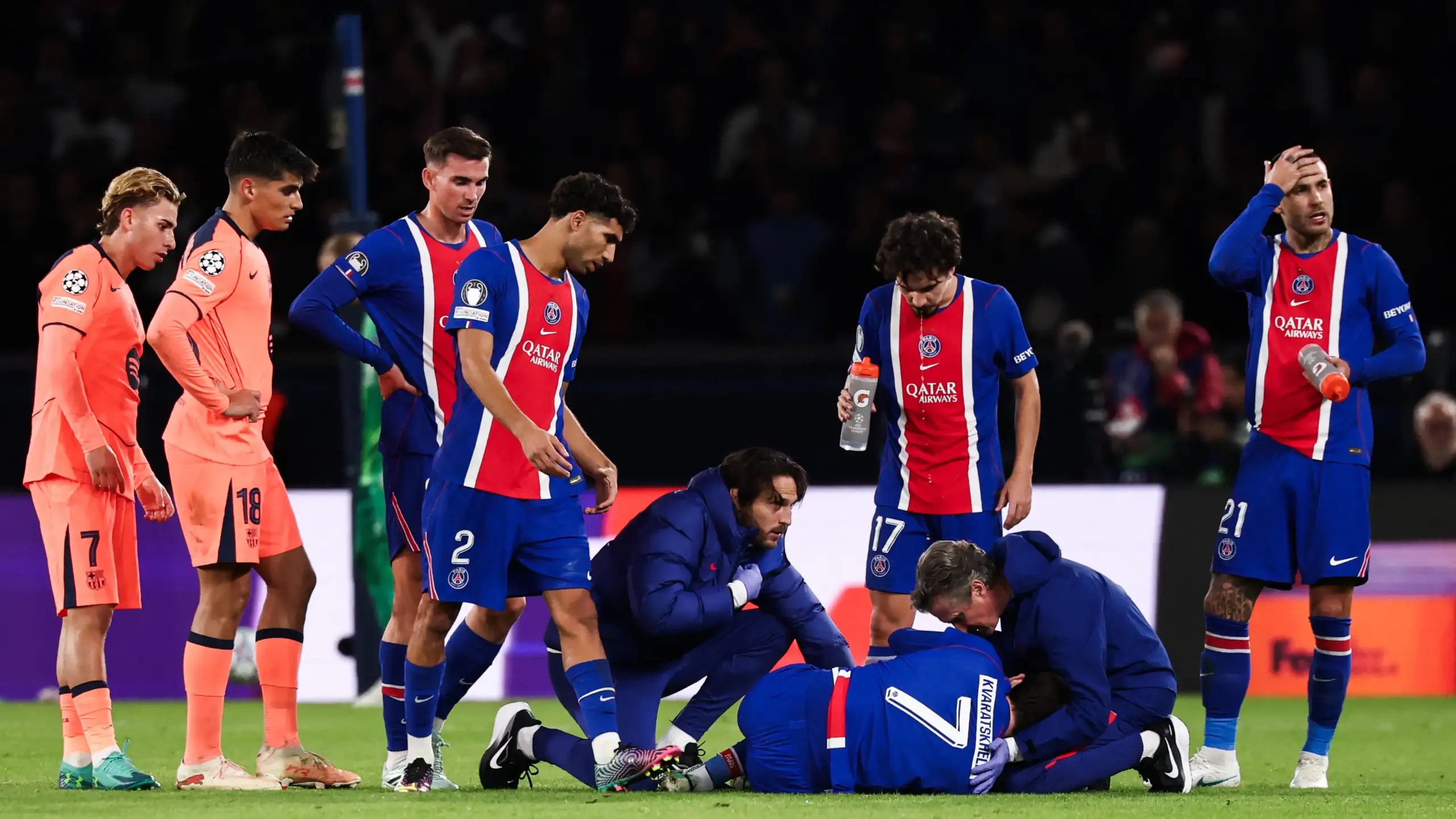 Goditje e rëndë për PSG-në: Kvaratskhelia rrezikon të humbasë pjesën e mbetur të sezonit pas dëmtimit të rëndë