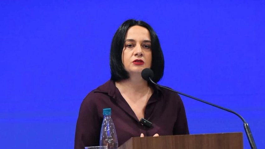 Ultimatumi i Fitore Pacollit për opozitën: Keni edhe 120 minuta kohë për t'u rikthyer në Kuvend